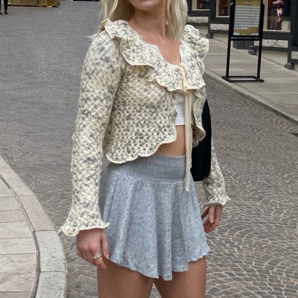 Cream and Gray Ruffled Cardigan and Skirt Set - Picture 4 of 6